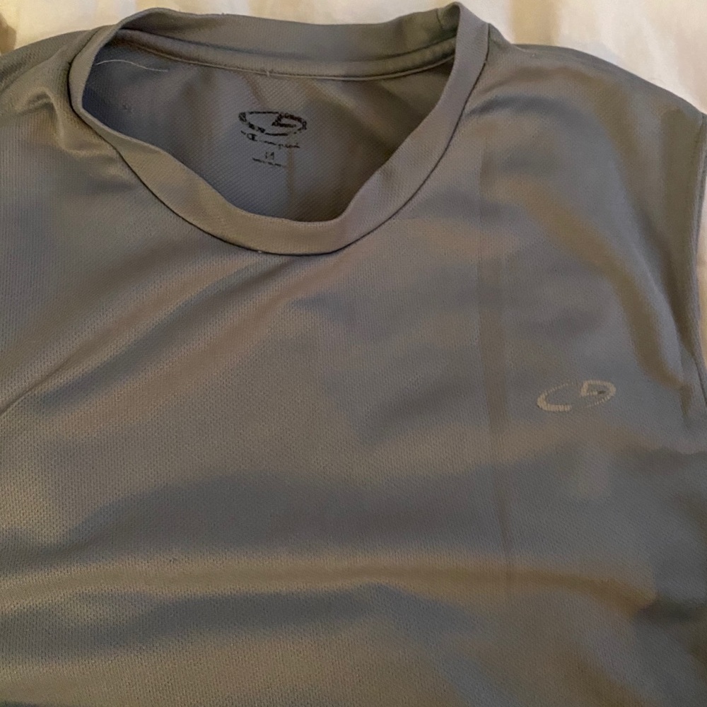 Men’s grey workout shirt